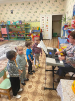 Музыка в средней группе Музыка в средней группе.
