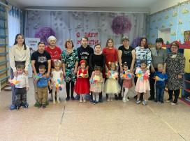 День матери в средней группе День матери в средней группе.